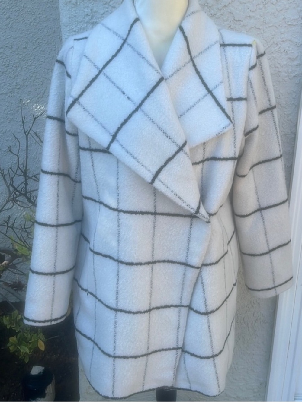 Billabong Women's White/Black Plaid Boucle Shawl Collar Jacket Size S